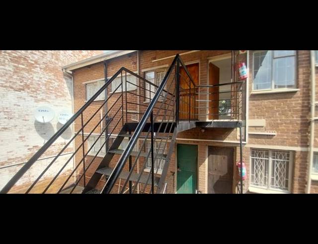 8 BEDROOM APARTMENT FOR SALE IN FISHERS HILL